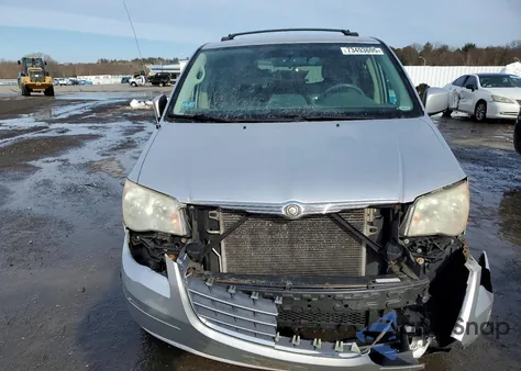 2008 Chrysler Town & Country Touring из США, поврежденный, VIN 2A8HR54P88R609635